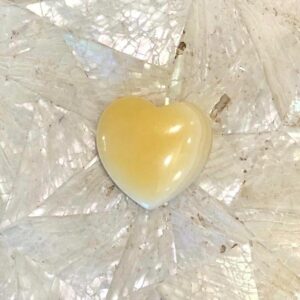 Cuore in Calcite Gialla